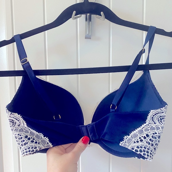 VERY SEXY PUSH-UP BRA AND MATCHING THONG - Picture 2 of 7